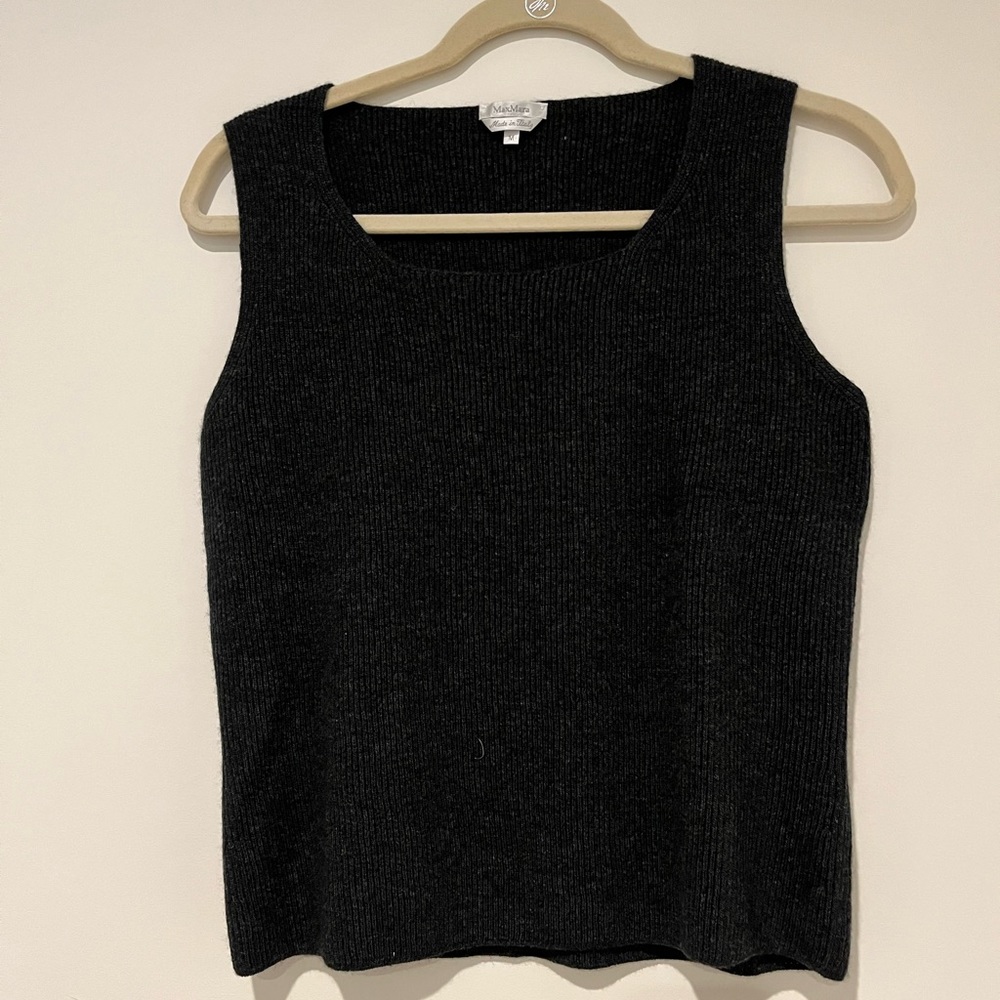 MaxMara mint condition Twin Set. - Picture 3 of 4